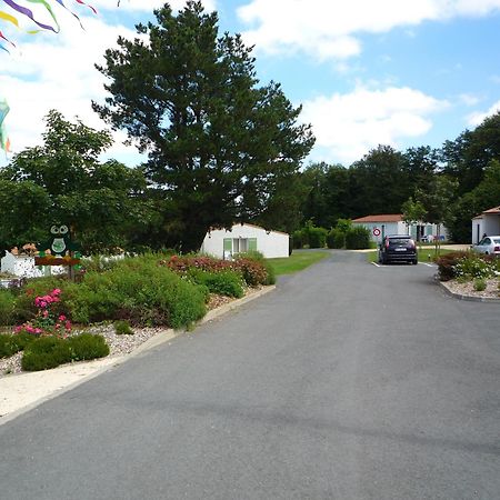 Village Vacances De Chantonnay Bagian luar foto