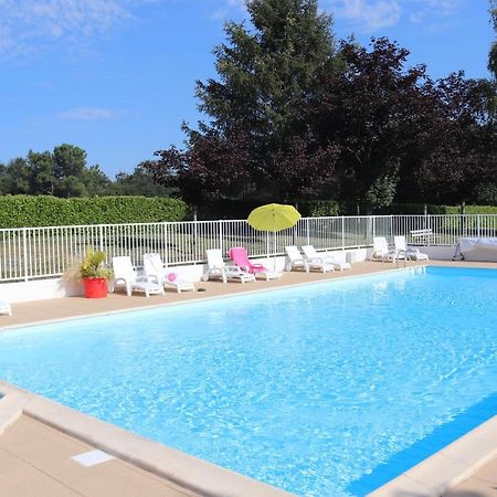 Village Vacances De Chantonnay Bagian luar foto