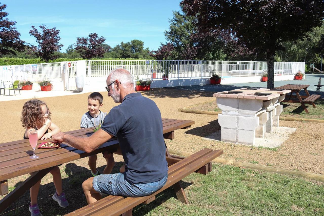 Village Vacances De Chantonnay Bagian luar foto