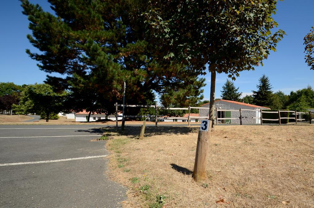 Village Vacances De Chantonnay Bagian luar foto