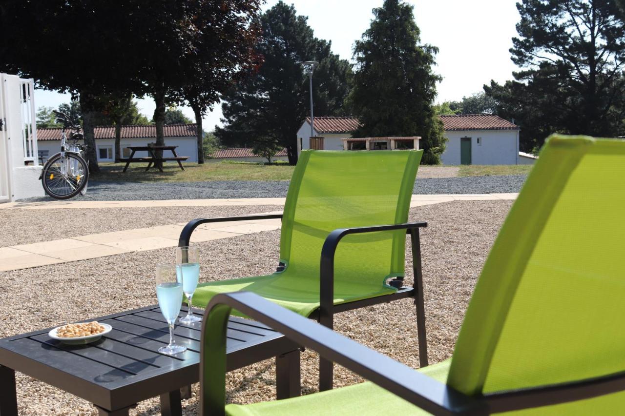 Village Vacances De Chantonnay Bagian luar foto